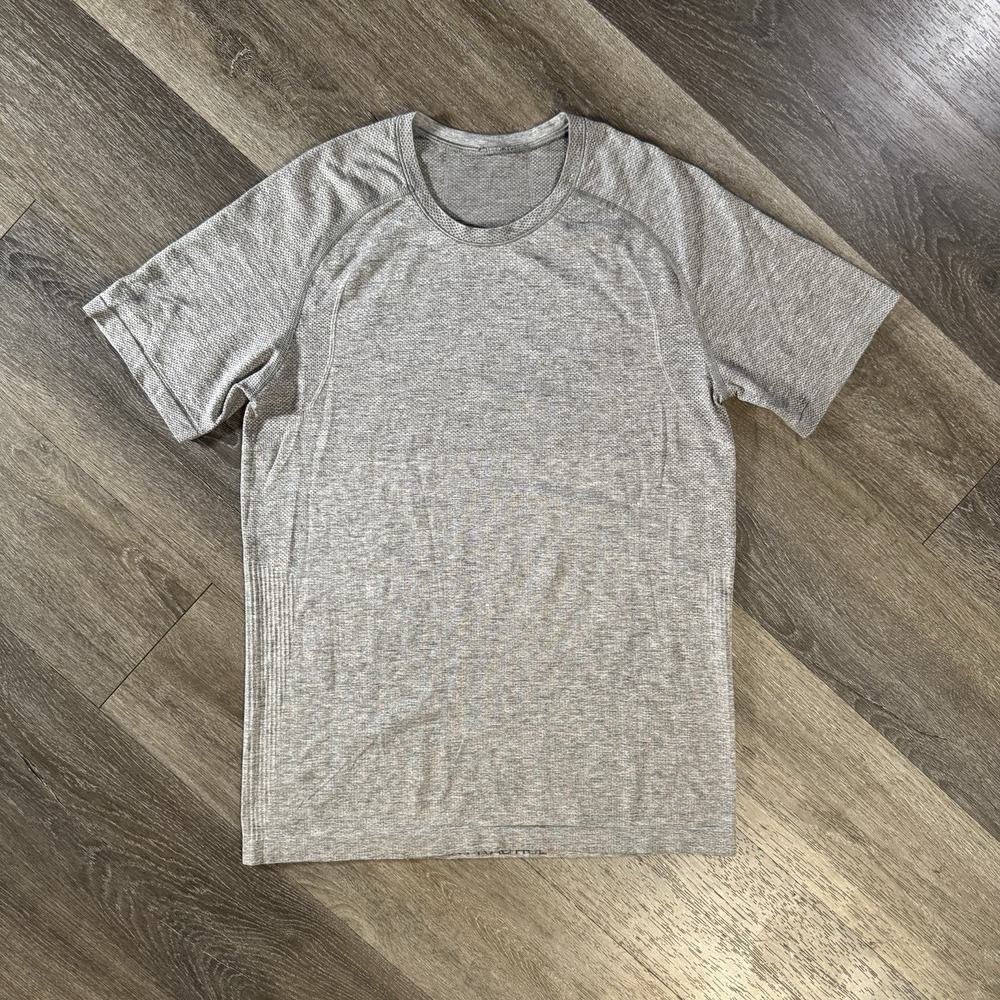 Lululemon Metal Vent Shirt Extra Small Gray Athleisure Yoga Performance Outdoors